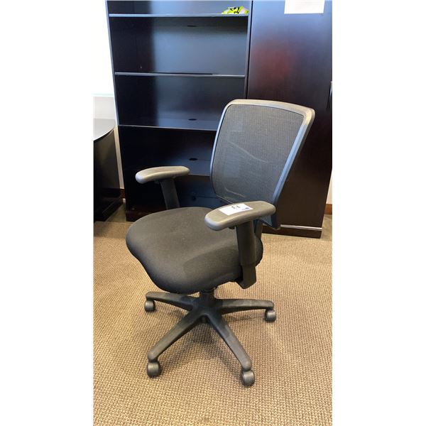 MESH BACK PADDED BLACK ADJUSTABLE MOBILE OFFICE CHAIR