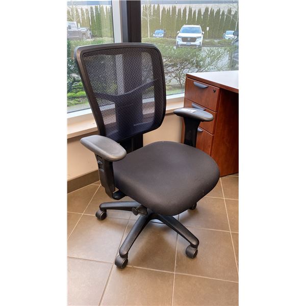 MESH BACK PADDED BLACK ADJUSTABLE MOBILE OFFICE CHAIR