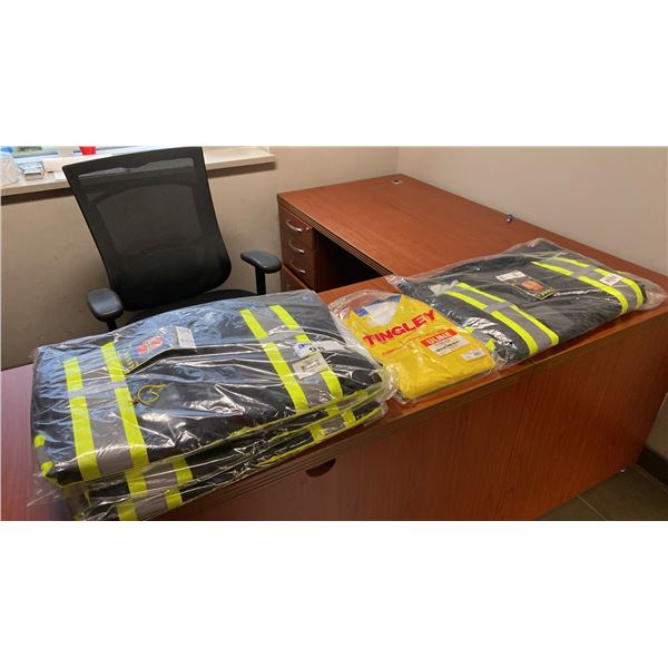 4- HOLMES WORKWEAR 3XL HI-VIS FREEZER JACKETS & 1- ULINE 3XL YELLOW RAIN SUIT