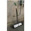 Image 1 : ULINE HEAVY DUTY MAGNETIC SWEEPER WITH RELEASE LEVER