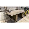 Image 2 : 3/4" TOP STEEL WELDERS WORK TABLE WITH ATTACHED BENCH VICE & 2 LARGE STEEL WEIGHTS