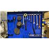 Image 4 : BLUE METAL WELDERS WORK STATION WITH APPROX 13 BESSEY WELDERS CLAMPS, 18 VICE GRIP CLAMPS, ASSORTED