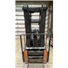 Image 12 : TOYOTA 8FGCU30 SAS 30 FORKLIFT (PROPANE) - 3 STAGE MAST, STANDARD FORKS, SIDE SHIFT, SOLID TIRES,