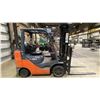 Image 2 : TOYOTA 8FGCU30 SAS 30 FORKLIFT (PROPANE) - 3 STAGE MAST, STANDARD FORKS, SIDE SHIFT, SOLID TIRES,