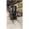 Image 4 : TOYOTA 8FGCU25 SAS 25 FORKLIFT (PROPANE) - 3 STAGE MAST, STANDARD FORKS, SIDE SHIFT, SOLID TIRES,