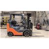 Image 5 : TOYOTA 8FGCU25 SAS 25 FORKLIFT (PROPANE) - 3 STAGE MAST, STANDARD FORKS, SIDE SHIFT, SOLID TIRES,