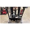 Image 8 : TOYOTA 8FGCU25 SAS 25 FORKLIFT (PROPANE) - 3 STAGE MAST, STANDARD FORKS, SIDE SHIFT, SOLID TIRES,