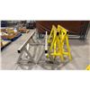 Image 2 : GROUP OF 4 SAW HORSES - 2 METAL, 2 ALUMINUM