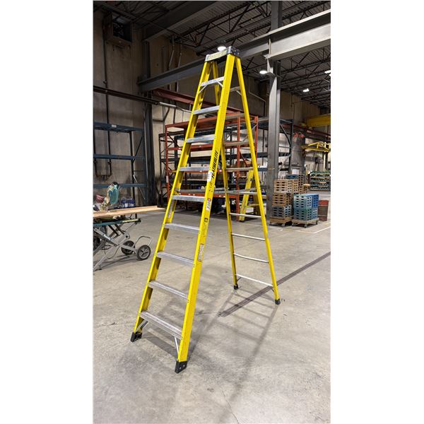 FEATHERLITE YELLOW 10' FIBERGLASS LADDER