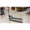 Image 2 : BLUE INDUSTRIAL PALLET JACK