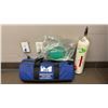 Image 1 : 2 EMERGENCY OXYGEN EQUIPMENT WITH EXTRA TANK