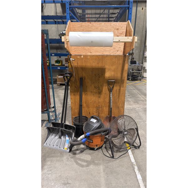 GROUP OF ASSORTED SHOP ITEMS - SHOVELS, RIDGED SHOP VAC, FLOOR FAN & MORE
