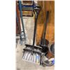 Image 3 : GROUP OF ASSORTED SHOP ITEMS - SHOVELS, RIDGED SHOP VAC, FLOOR FAN & MORE