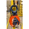 Image 2 : PAIR OF CROSBY 0.3-3 TON STEEL PLATE GRABBERS