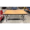 Image 1 : BROWN 5' X 2.5' FOLDING UTILITY TABLE