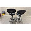 Image 2 : PAIR OF MOBILE ROLLING ADJUSTABLE HEIGHT STENO CHAIRS