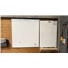Image 4 : BIN OF RUBBER SKIRT WASHERS, WHITEBOARDS & 4 WOODEN BOX STANDS