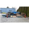 Image 2 : LARGE GROUP OF ASSORTED SIZE PALLETS