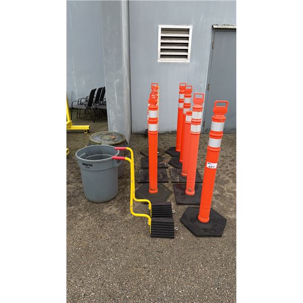 APPROX 16 DELINEATORS & PAIR OF WHEEL CHOCKS WITH HANDLES