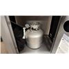 Image 4 : CUISINART STAINLESS STEEL PROPANE BBQ *COMES WITH PROPANE TANK*