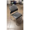 Image 2 : 5FT DIAMETER ROUND LUNCH ROOM TABLE WITH 4 CHAIRS