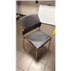 Image 2 : 5FT DIAMETER ROUND LUNCH ROOM TABLE WITH 4 CHAIRS