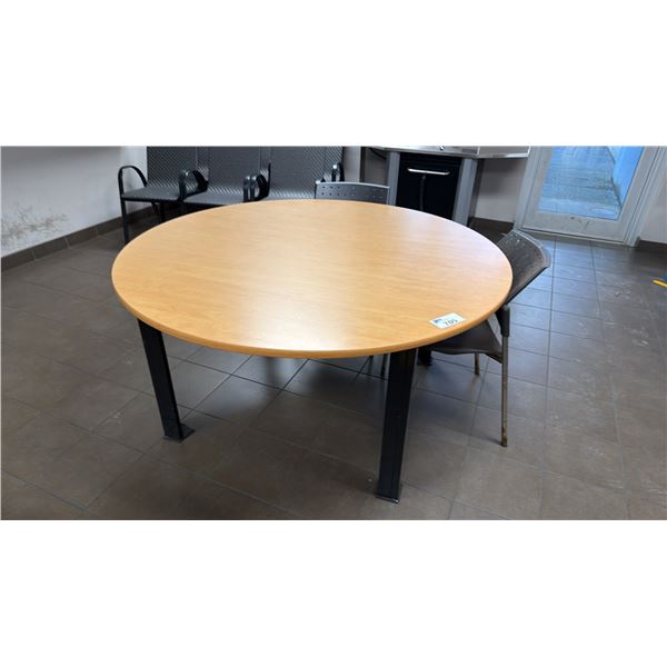 5FT DIAMETER ROUND LUNCH ROOM TABLE WITH 2 CHAIRS