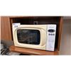 Image 4 : GROUP OF KITCHEN ITEMS - 2 MICROWAVES, TOASTER OVEN, TOASTER, KEURIG COFFEE MAKER