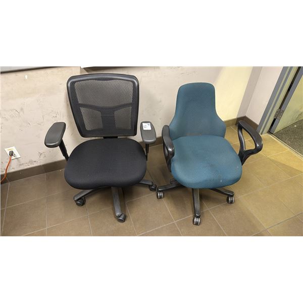 2 MOBILE ADJUSTABLE OFFICE CHAIRS