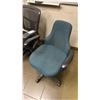 Image 2 : 2 MOBILE ADJUSTABLE OFFICE CHAIRS
