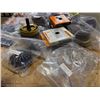 Image 4 : LOT OF WELDING SUPPLIES AND WORK GLOVES