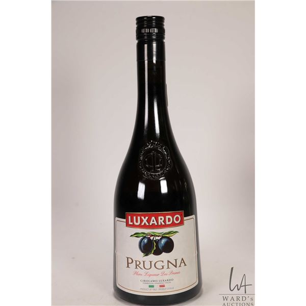 Luxardo / Prugna / Plum Liqueur / 750ml / 40% ABV Note: Alcohol cannot be insured by any courier in 