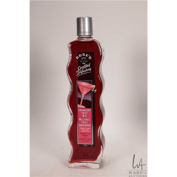 Rose's Cocktail Infusions / Cranberry Twist Mix / 591ml Note: Alcohol cannot be insured by any couri