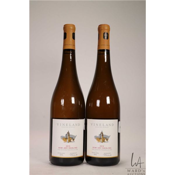 2 bottles of Vineland Estates Winery / Semi-Dry Riesling / 750ml / 9% ABV Note: Alcohol cannot be in