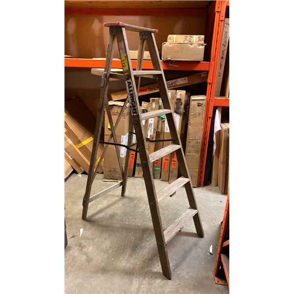 6' ALLRIGHT WOOD STOP LADDER.