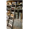 Image 2 : 6' ALLRIGHT WOOD STOP LADDER.