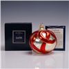 Image 3 : AmFAR Red Ribbons Glass Ornament with Box 1998