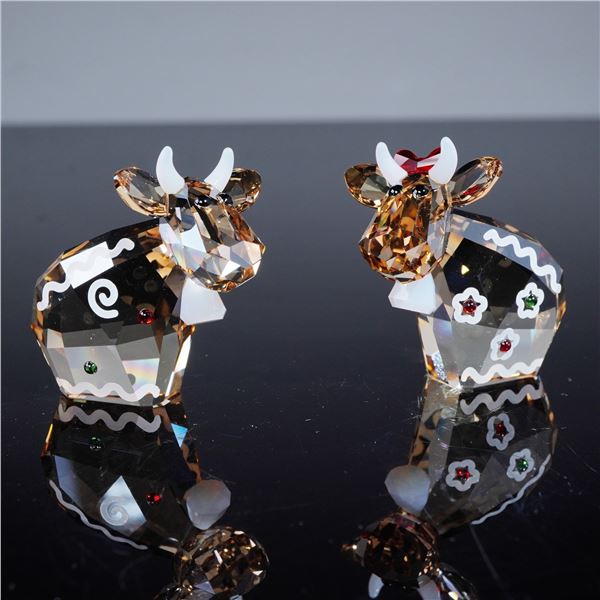 A Pair of Swarovski Crystal Mo Figurines, Gingerbread Mos, 2018