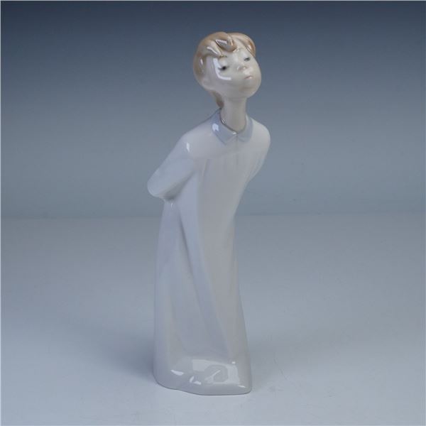 Lladro Porcelain Figurine, Boy Kissing 01004869