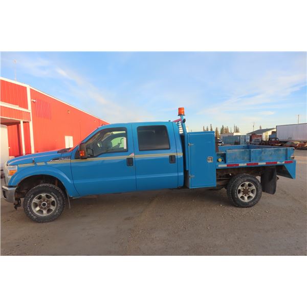 2015 Ford F-350 Super Duty XLT Crew Cab – 8 Cyl – 4x4 – Service Deck – 257,909 km – Safetied