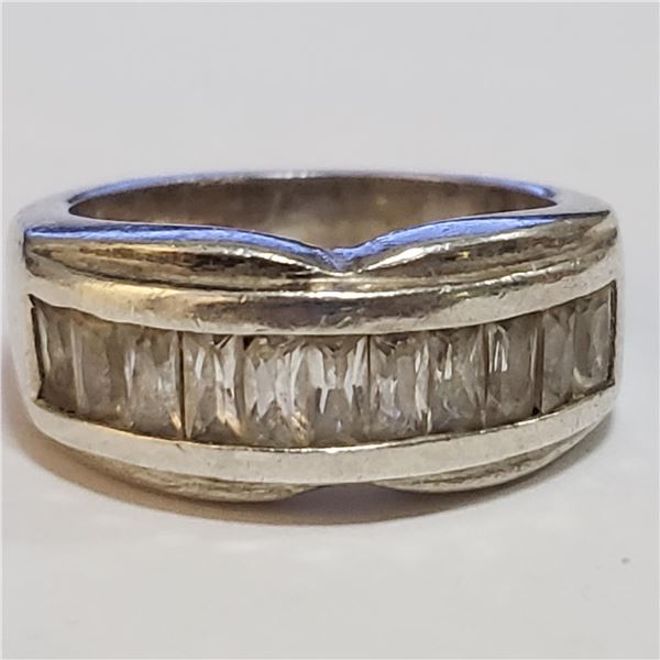 SILVER CUBIC ZIRCONIA RING (~SIZE 6.5)