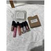Image 1 : MAC Make up