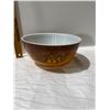 Image 1 : Pyrex bowl