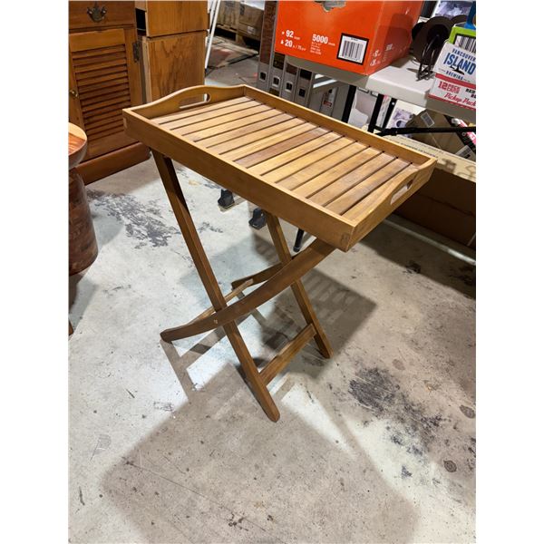Folding tray on stand