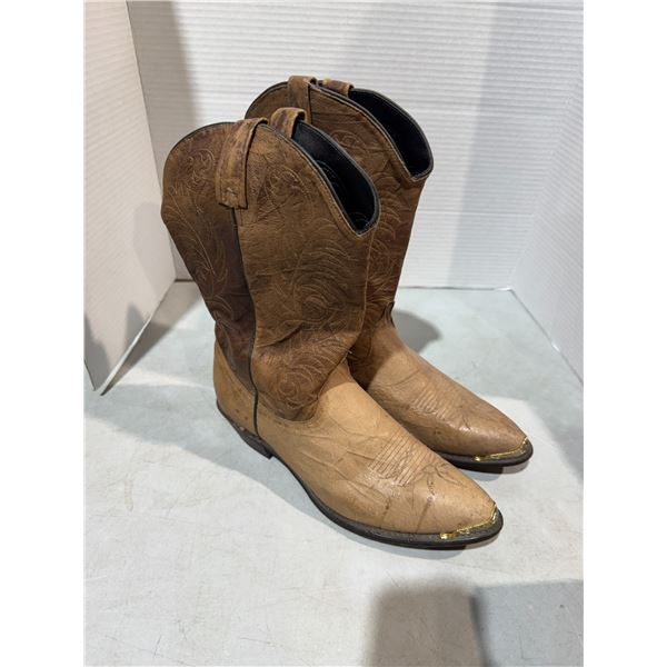 Dingo, cowboy boots size 10 M