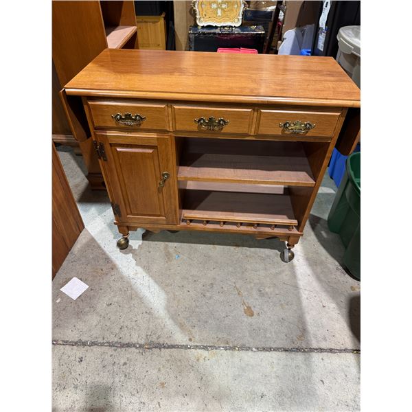 Roxton maple cabinet with Drop sides