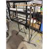 Image 1 : Clothing rack