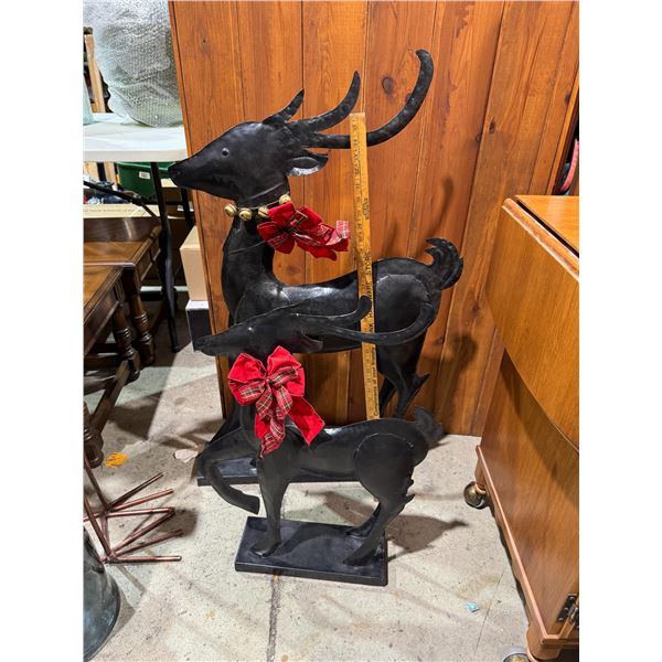 2 reindeer decor