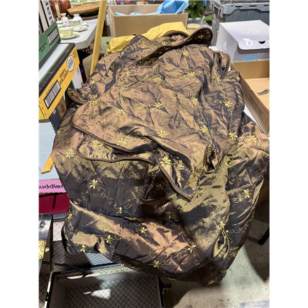 Duvet, color and pillow covers