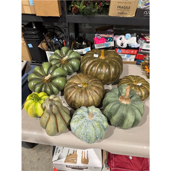 Pumpkins and Gord decor